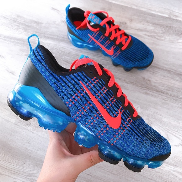Nike Shoes - Nike vapormax flyknit